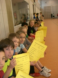Schüler mit ihren Testbögen